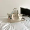 2026 Nuevo Bolso de Mano para Viajes Diarios Nicho Versátil Moderno Cesta de Frutas Bolso Cruzado Bolso de Hombro Único Grano de Lichi de Alta Calidad