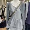 Conjunto de Duas Peças: Camisola Listrada de Treze Linhas com Gola Redonda de Comprimento Médio Sobreposto com um Cardigã Curto de Tricô de Manga Longa