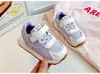 Sapatos Casuais Antiderrapantes Infantis, Tênis Esportivos Respiráveis de Solado Macio para Meninas, Sapatos de Bebê Anticolisão Primavera/Verão 2026, Tênis de Corrida para Meninos