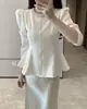Elegante e Luxuosa Blusa Feminina com Detalhes de Pedraria, Novo Estilo Outono 2026, Top Sofisticado e Exquisito de Manga Longa