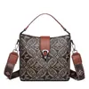 Bolso de Mano Cruzado para Mujer con Estampado de Comercio Exterior Nuevo Modelo 2025 Gran Capacidad Retro Letra Hombro Tote Bolso Cubo