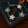 Pulseira de Zircônia com Desenho de Flor Cortada, Elegante e Luxuosa, Pulseira de Novo Estilo, Estilo Coreano Ins, Joia de Mão Versátil e Exquisita para Atacado