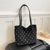 Bolsa Tote de Bolinhas Estilo Coreano Estilo Ins Feminina Estilo Preguiçoso Versátil Bolsa Grande Estudante Aula Deslocamento Bolsa de Ombro Único de Mão