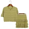 Conjunto de Dos Piezas de Punto Hueco con Cuello en V Ondulado, Botones de Perla, Cárdigan de Manga Corta, Falda tipo Pastel, Conjunto de Verano para Mujer de Corte Ajustado