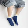 Calcetines infantiles Yishuangshuang, nuevos calcetines de media caña con estampado de dinosaurio de otoño e invierno, calcetines de algodón sin costuras para niños con temática de coches de algodón peinado