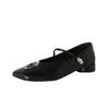 Sapatos Femininos para Pés Largos e Quadrados, Novo Versátil para Quatro Estações, Fivela Redonda de Metal, Boca Rasa, Salto Grosso, Sapatos de Pele de Ovelha