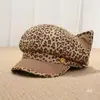 Sombrero Octagonal de Orejas con Estampado de Leopardo Retro para Mujer Otoño Invierno Chica Picante del Milenio Nicho Circunferencia de Cabeza Grande Hace que la Cara Parezca Más Pequeña Gorra de Boina Moderna
