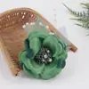 2025 Tocado de Flor de Tela Ramillete de Rendimiento Flor Artificial Flor para Ropa Versátil Color de Exportación Europeo y Americano Broche Completo 1204