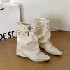 Fivela de cinto de estilo de moda único, botas de cavaleiro, botas de cano médio com salto plataforma e bico fino estilosas que aumentam a altura, botas de couro versáteis que aumentam a altura