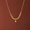 Collar de acero de titanio chapado en oro de lujo ligero y sin decoloración, cadena de clavícula con lazo de moda versátil para mujer, fabricantes