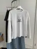 Camiseta Retrô com Laço e Letra de Manga Longa para Mulheres 26 Primavera Estilo Coreano Floco de Neve Algodão Falso Duas Peças Camisa Básica de Estudante