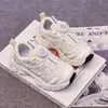 Zapatillas para niñas 2026 otoño nueva moda zapatos casuales elegantes con suelas blandas, antideslizantes, versátiles zapatos tipo papá, zapatillas para correr