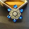 Nova Luxo Acessível, High-End, Elegante e Elegante Lapela, Acessórios de Jaqueta de Terno da Moda, Broche de Floco de Neve de Cristal High-End em Forma de Coração