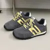 Zapatos Deportivos Casuales de Moda para Aumentar la Altura Zapatos Retro Americanos Forrest Gump Zapatos de Entrenamiento Alemanes Versátiles de Suela Suave y Fondo Plano Primavera/Otoño 2026