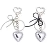 Llavero de Lazo de Corazón Simple Versátil Colgante de Llavero de Corazón de Metal Adorno para Llave de Coche Mochila