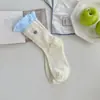 Meias Femininas de Verão Novas com Renda de Coração Brancas Boca de Bolha Grande Meias de Cano Médio Contrastantes Meias com Joia de Botão Série Miu Ballet