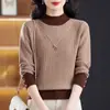 Otoño Invierno 2026 Versátil Nuevo Tejido de Punto Engrosado Moda Femenina Temperamento Elegante Adelgazante Holgado Cuello Semi Alto Bloque de Color Camisa Base