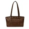 Bolso de mano retro de nicho con remaches 2026 nuevo otoño para mujer, gran capacidad, bolso de mano para el trabajo, versátil, de hombro, cruzado