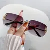 Óculos de Sol de Metal com Armação Nova Transfronteiriços Óculos de Sol Quadrados Borboleta Distintivos Moda Óculos de Sol com Senso Avançado para Mulheres