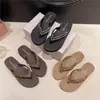 Chanclas de Nuevo Estilo 2026 con Suela Gruesa y Pedrería para Mujer, Sandalias de Playa Antideslizantes y Resistentes al Desgaste, Zapatos de Cuña de Verano de Moda