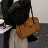 Maletín Retro de Gamuza para Mujer Otoño e Invierno 2025 Nuevo de Moda Coreana Bolso Tote Simple de Gran Capacidad