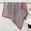 Pañuelo de Cuello Verde Menta Estilo Mambo Retro, Pañuelo Cuadrado con Ambiente de Principios de Primavera, Modelo Nuevo 2026, Accesorio de Bufanda de Alta Gama