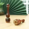 Calabaza de Sándalo Estilo Flor de Loto Pequeña Ojo Creativo Masajeador Cabeza de Cuerno Palo de Masaje Facial Punto de Tendón Acupunto Cuidado de la Piel