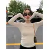 Suéter de punto blanco off-shoulder estilo coreano para mujer, otoño e invierno 2026, suéter de capa base, top elegante y ajustado