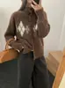 Cárdigan de punto jacquard con rombos en bloques de color y cuello polo retro para mujer, nueva chaqueta suéter suave y holgada de otoño e invierno para mujer