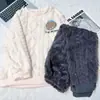Pijama de Flanela Outono e Inverno Feminino Gola Redonda Coral Fleece Fofo Revestido de Lã Espessado Conjunto de Duas Peças Roupas de Casa