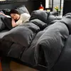 Estilo Lujo Ligero Invierno Color Sólido Leche Polar Cálido Juego de Cama de Cuatro Piezas Funda de Edredón de Franela Gruesa por Ambos Lados Sábana Ajustable Juego de Cama