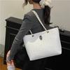 Bolso Tote de Lujo Ligero Estilo Francés al por Mayor para Mujer, Bolso de Hombro con Cadena en Relieve Nuevo Verano 2025, Bolso Cruzado para Viajes