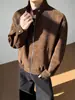 Chaqueta de cuero retro americana con cuello alto, adecuada para primavera y otoño, en color liso con un look sofisticado, corte holgado, estilo casual y versátil para varios atuendos, para hombre
