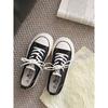 Zapatos de lona pequeños con suela gruesa y aumento de altura, verano 2024, nuevos zapatos blancos para mujer con falda, zapatos de skate que combinan con todo.