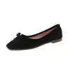 Sapatos baixos de fundo plano femininos verão 2026 novo estilo para combinar com saias outono sola macia sapatos de dirigir franceses bico quadrado sapatilhas Mary Jane