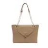 Bolsa Pequeña Cuadrada de Mano con Textura de Gama Alta al por Mayor para Mujer 2025 Otoño Nueva Moda Bolso de Hombro de Lujo Ligero Bolso de Cadena para la Axila