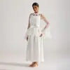 Foto Real de un Conjunto de Dos Piezas Estilo Francés: Conjunto de Top Bordado con Volantes y Mangas de Campana de Encaje y Vestido Largo de Tirantes