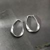 Pendientes Geométricos Simples Dorados de Gama Alta Combinan con Todo Hebilla de Oreja de Nicho Puerta Este Elegante Moda Nuevos Pendientes para Mujer