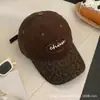Gorra de béisbol retro americana con estampado de leopardo para mujer, nueva gorra de visera de pato de moda con bloques de color versátiles y letras bordadas para protección solar para hombre