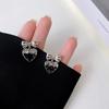S925 Brincos de Prata Retro Hong Kong Estilo Tesouro Doce Cool Girl Estilo Arco Brincos de Amor de Cristal Preto para Mulheres
