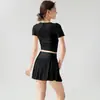 Ropa de Yoga para Mujer, Top de Malla con Espalda Cruzada y Mangas Cortas, Falda Plisada Anti-Exposición, Conjunto de Ropa Deportiva de Secado Rápido con Almohadillas en el Pecho