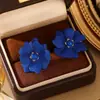 2026 Nuevos Pendientes de Botón Florales Azul Klein Sentido de Diseño de Nicho de Gama Alta Temperamento Suave Pendientes Versátiles Accesorios para Orejas