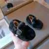 Zapatos de Algodón con Felpa de Dibujos Animados de Moda para Niñas 2026 Otoño/Invierno Nuevos Zapatos Peludos Lindos Mocasines Versátiles y Elegantes para Niñas
