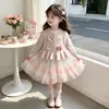 Vestidos Infantis Primavera Outono 2026 Novo Conjunto de Roupa de Outono para Bebê Menina Conjunto de Duas Peças Elegante com Saia de Bolo Tendência