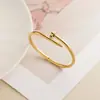 Pulseira de unha para casa com cartão ins transfronteiriço, pulseira de pulso feminina, senso de alta qualidade, não desbota, moda, aço titânio, não desbota, atacado de fábrica