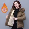 Abrigo corto de invierno para madre de mediana edad, forrado de polar, engrosado, chaqueta de algodón cálida, abrigo de algodón pequeño para mujer, chaqueta de algodón plumón