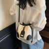 Bolsa de Palha Trançada para Mulheres 2025 Verão Novo Estilo Passeio à Beira-Mar Deslocamento Bolsa Balde Moderna Nicho Versátil Transversal