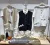 Chaleco de punto trenzado retro para mujer, nuevo estilo otoño/invierno, cuello redondo, de un solo pecho, sin mangas, perfecto para usar en capas, efecto adelgazante, chaleco de punto