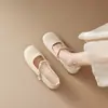 Zapatos Mary Jane vintage estilo francés con camelia para mujer, colección otoño 2026, adecuados para combinar con faldas, tacón grueso, correa única, cuero suave, zapatos de tacón bajo de una sola correa