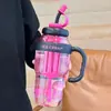 Vaso de agua grande a prueba de roturas, portátil, elegante vaso para hielo con pajilla, resistente a altas temperaturas, plástico de grado alimenticio, lindo regalo